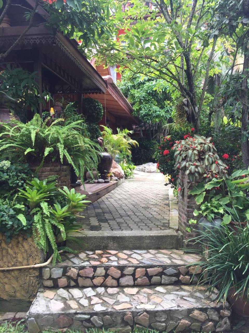 Baan Vanida Garden Resort Karon Buitenkant foto